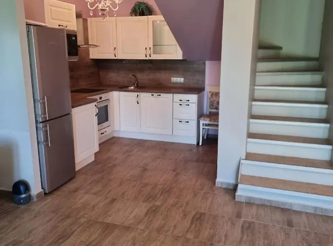 公寓 къща на брега на морето влас, Garden Of Eden