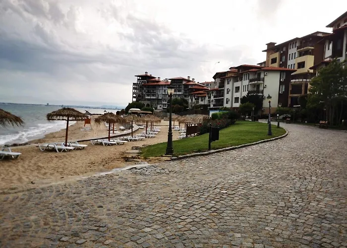 къща на брега на морето влас, Garden Of Eden 圣弗拉斯