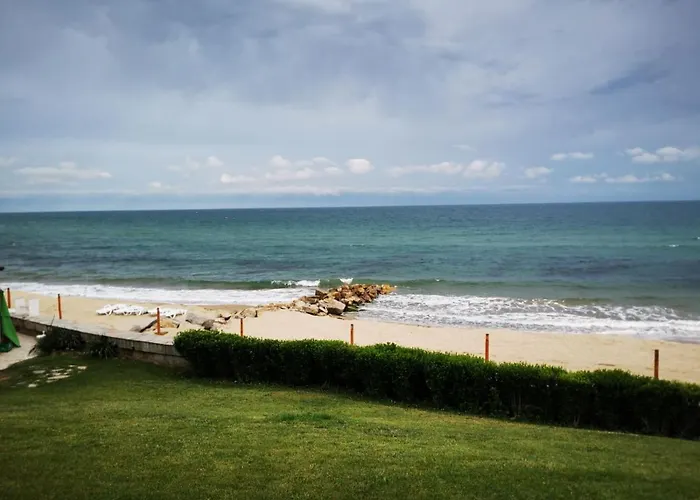 公寓 къща на брега на морето влас, Garden Of Eden 圣弗拉斯