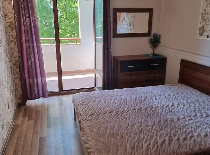 къща на брега на морето влас, Garden Of Eden 圣弗拉斯