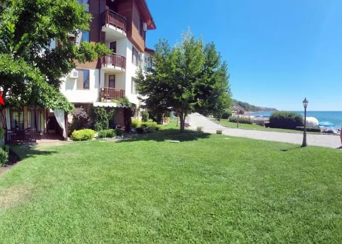 къща на брега на морето влас, Garden Of Eden 圣弗拉斯