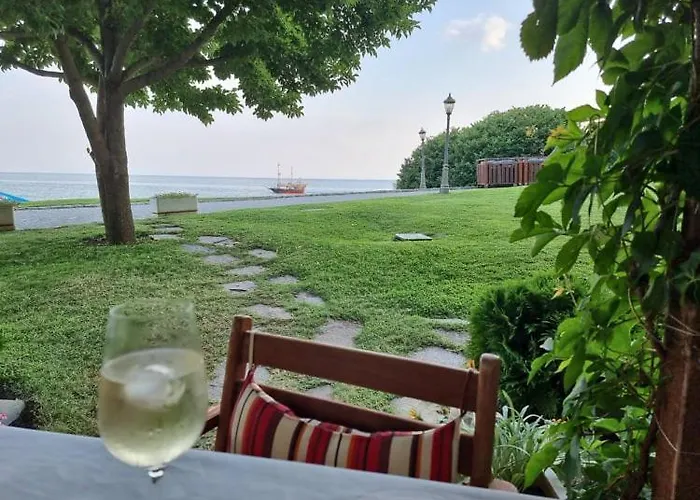 къща на брега на морето влас, Garden Of Eden