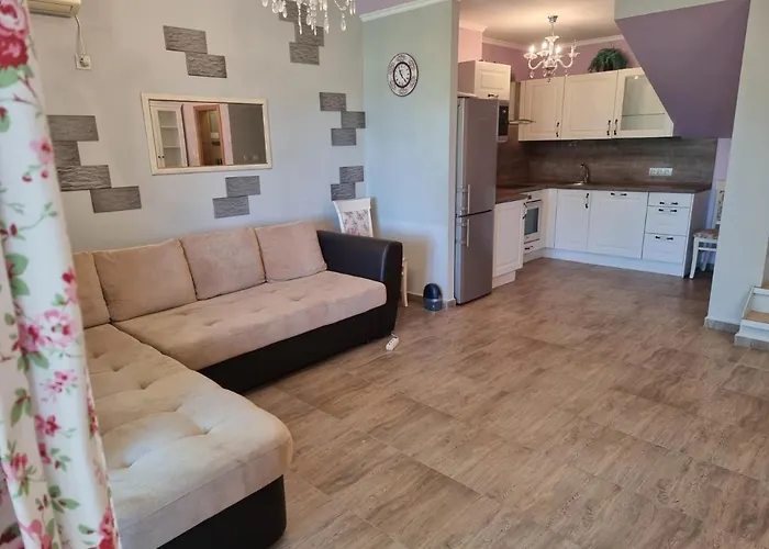 公寓 къща на брега на морето влас, Garden Of Eden 圣弗拉斯