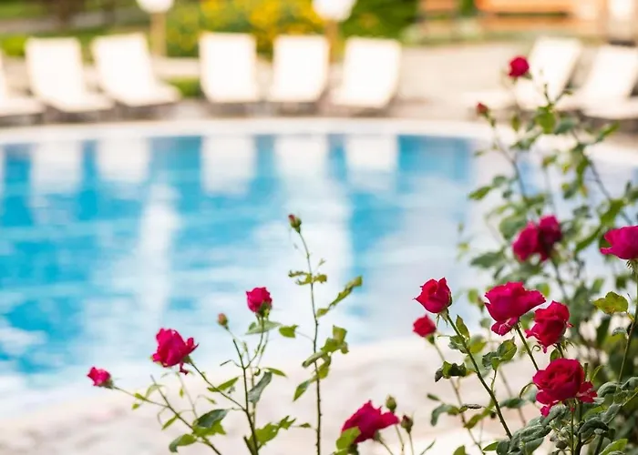 公寓 къща на брега на морето влас, Garden Of Eden 圣弗拉斯