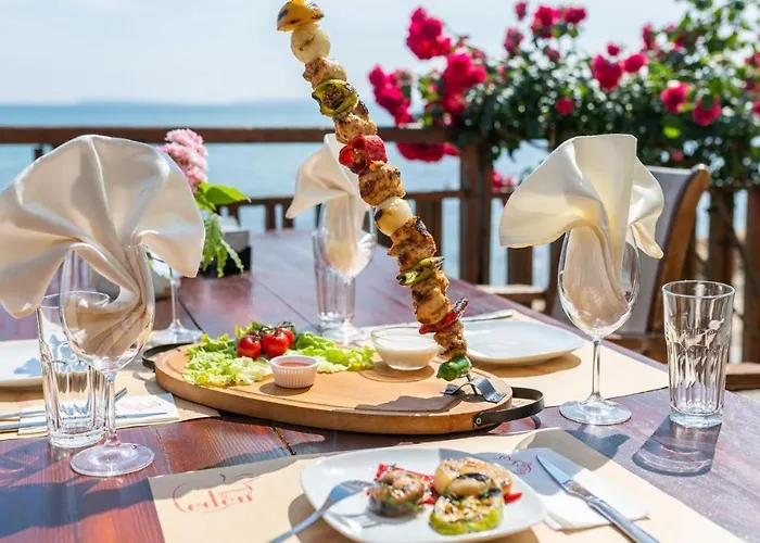 公寓 къща на брега на морето влас, Garden Of Eden *