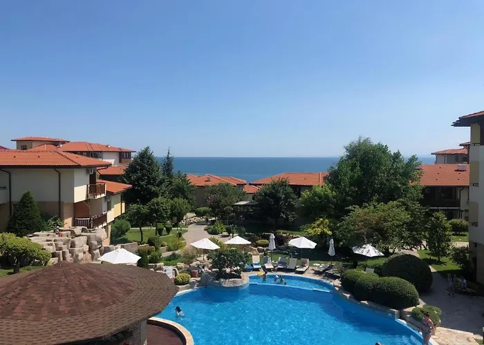 公寓 къща на брега на морето влас, Garden Of Eden