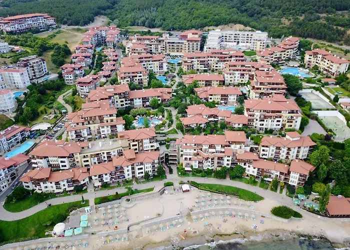 公寓 къща на брега на морето влас, Garden Of Eden *